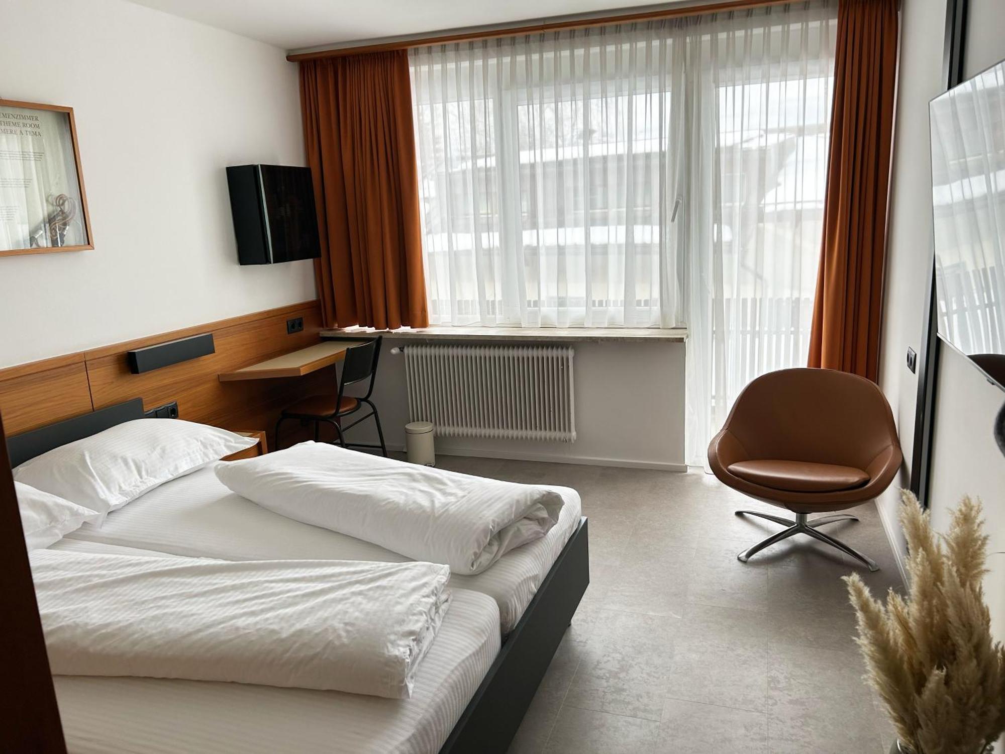 Business Double Room,1399924292:JPEG