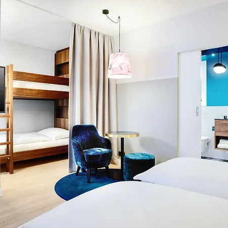 Stage 12 Hotel By Penz-2